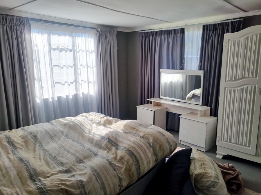 6 Bedroom Property for Sale in Paul Roux Free State